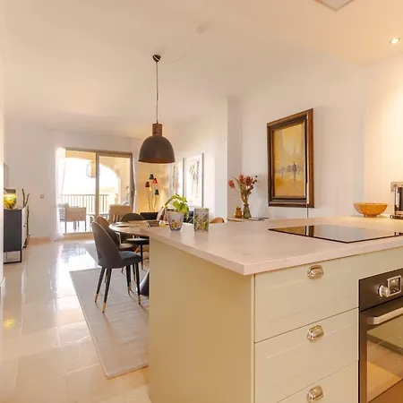 Benahavis Abode With Panoramic Views *