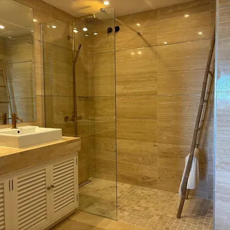 Benahavis Abode With Panoramic Views *
