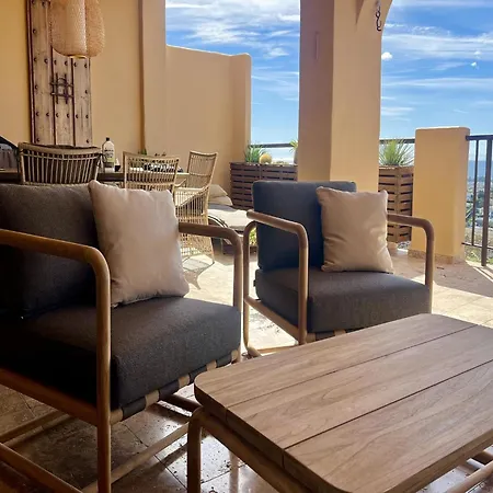 Benahavis Abode With Panoramic Views Lejlighed